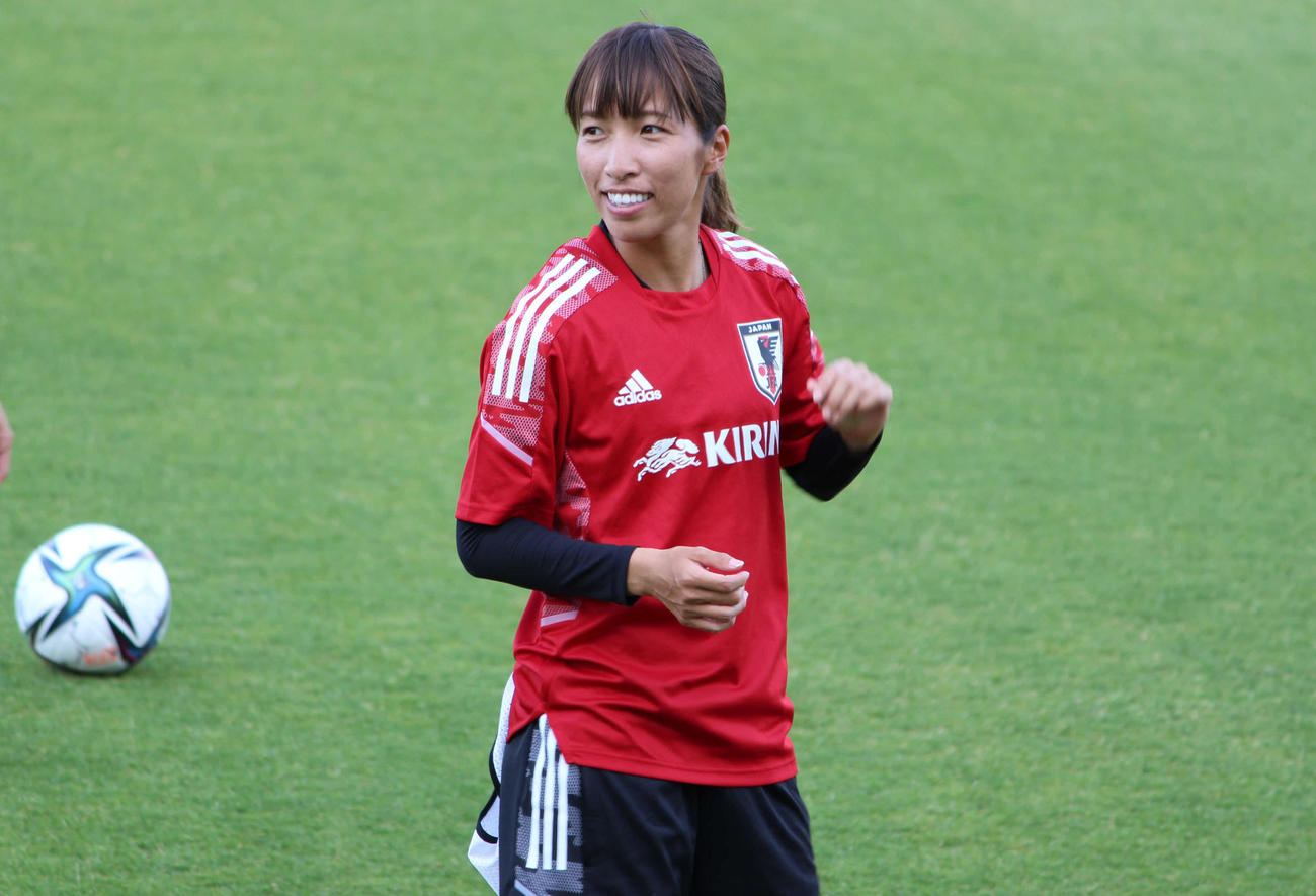 なでしこジャパン合宿初日、明るく声を出して練習を盛り上げたMF中島依美