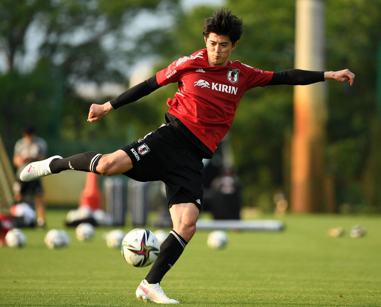 シュート練習をする谷口（撮影・横山健太）