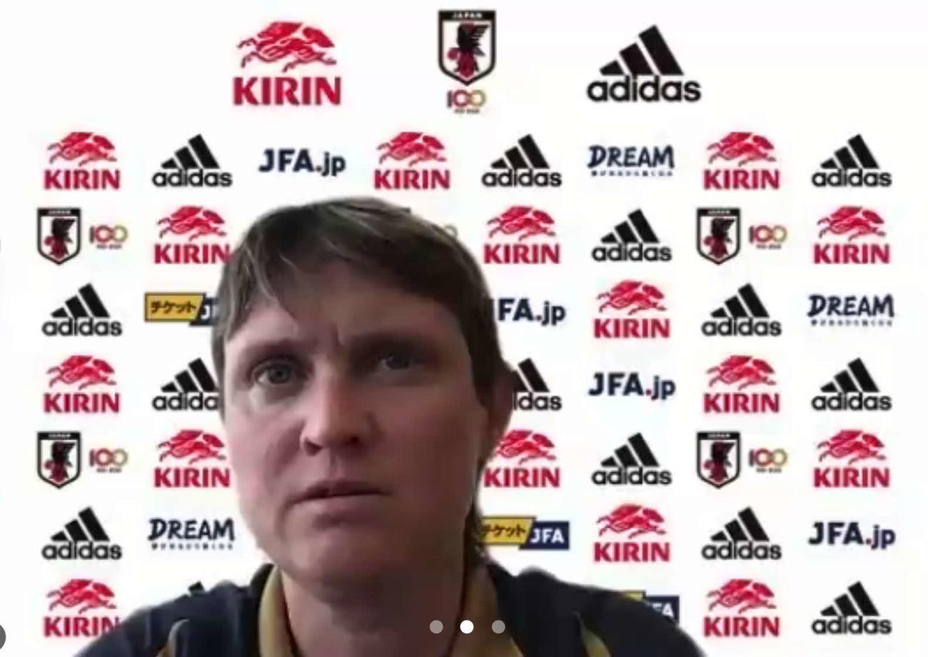 オンラインで前日会見を行った、ウクライナ女子代表のジンチェンコ監督