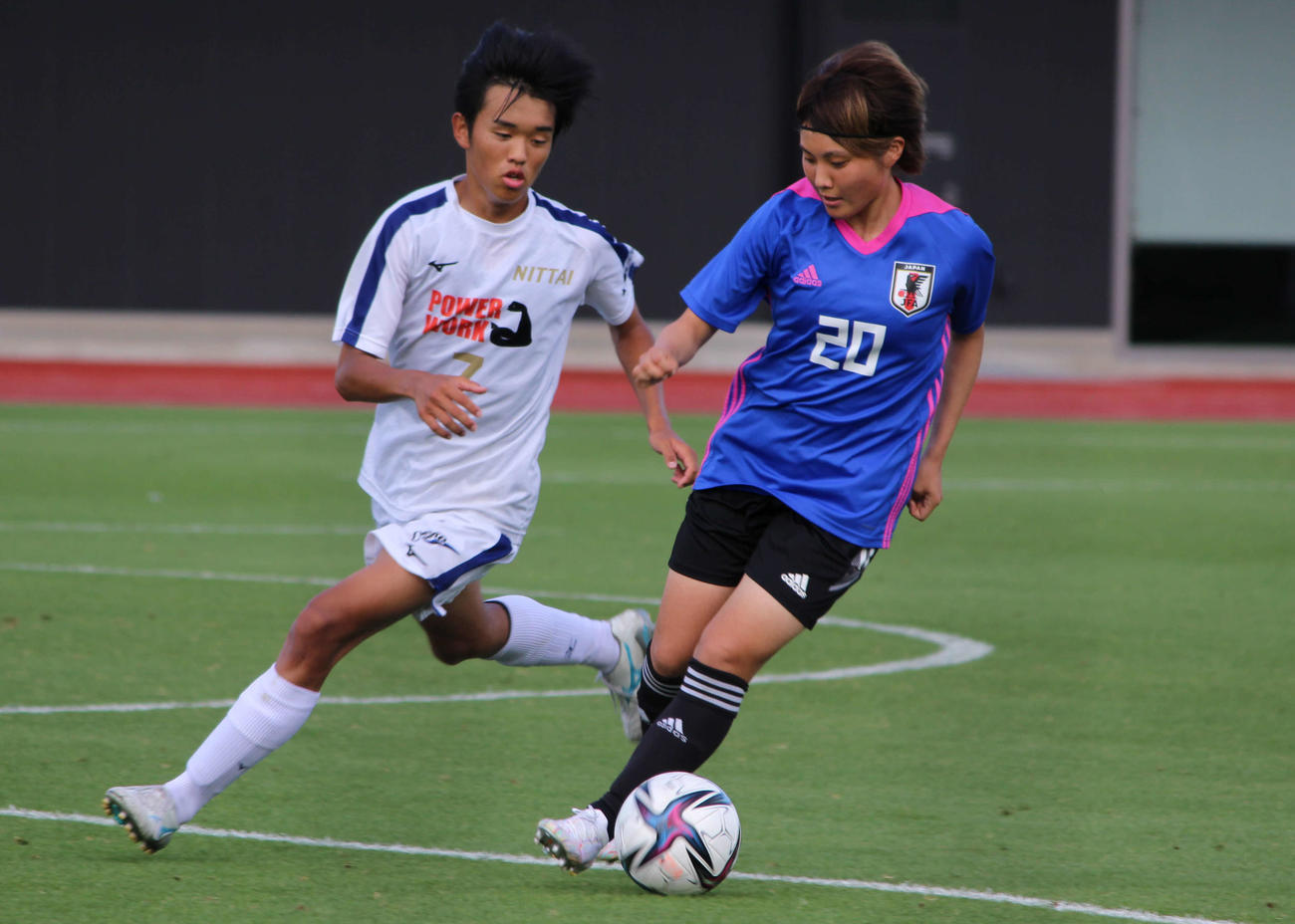 日体大柏（男子）と練習試合を行う、なでしこジャパンMF林穂之香