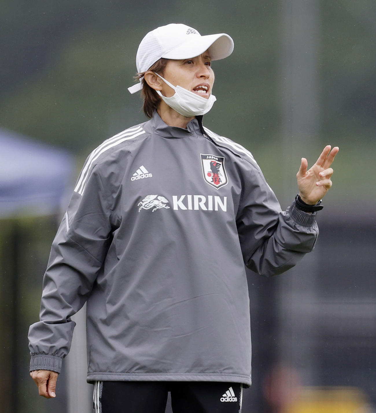 八千代高男子との練習試合で、指示を出す高倉監督（共同）