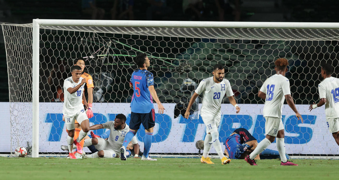 U－24日本対U－24ホンジュラス　後半、オウンゴールで失点した日本代表（撮影・前田充）