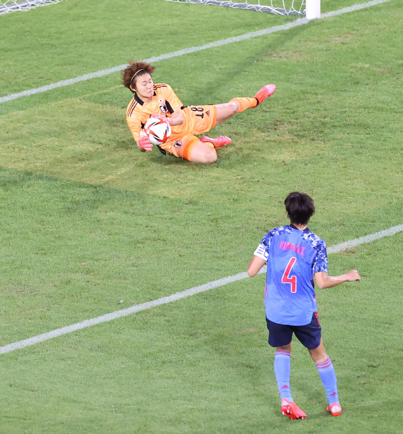 日本対オーストラリア　前半、シュートを止める日本GK山下（撮影・垰建太）