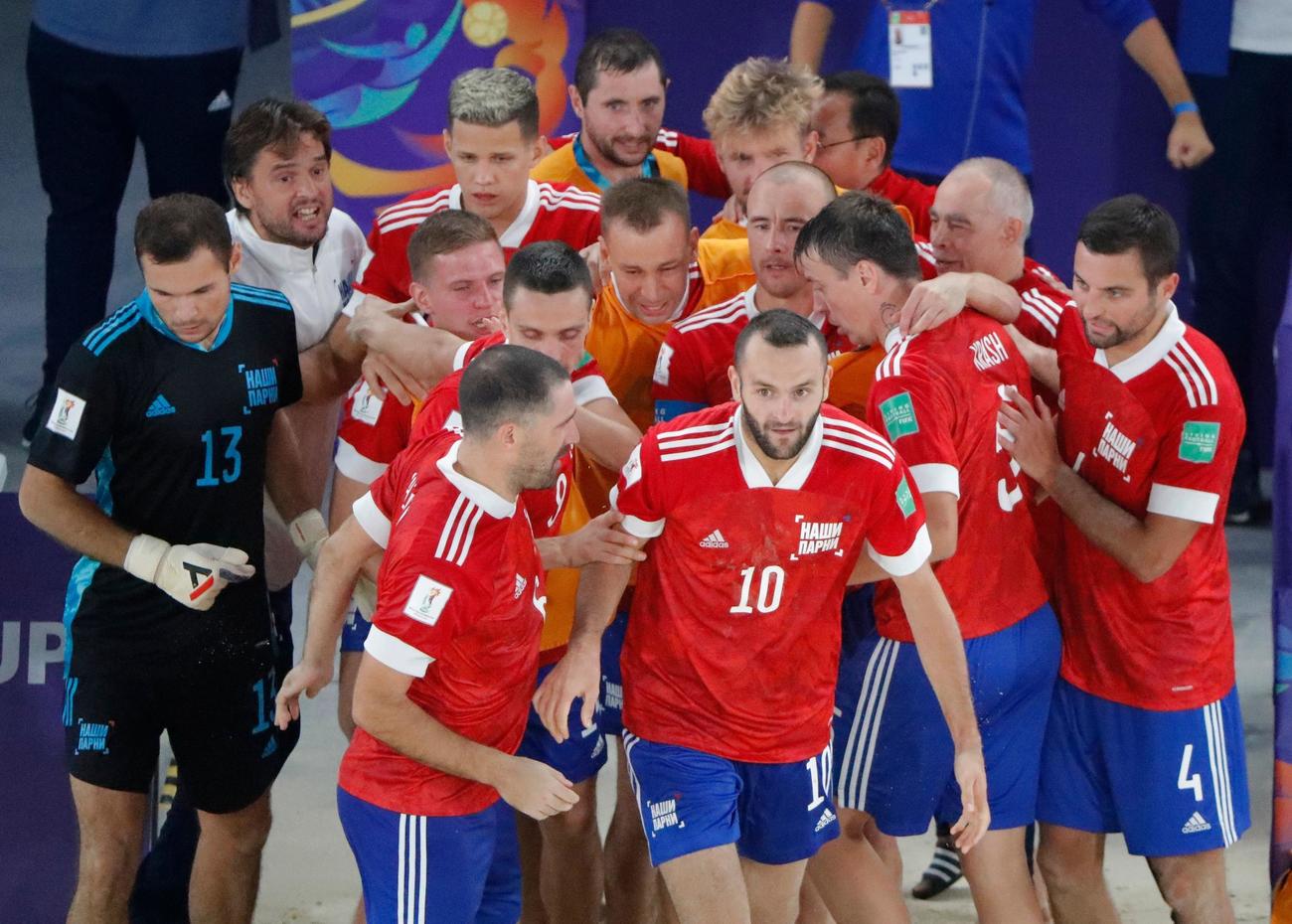 ビーチサッカー　ワールドカップ　日本－ロシア　決勝　ロシア代表（ロイター）