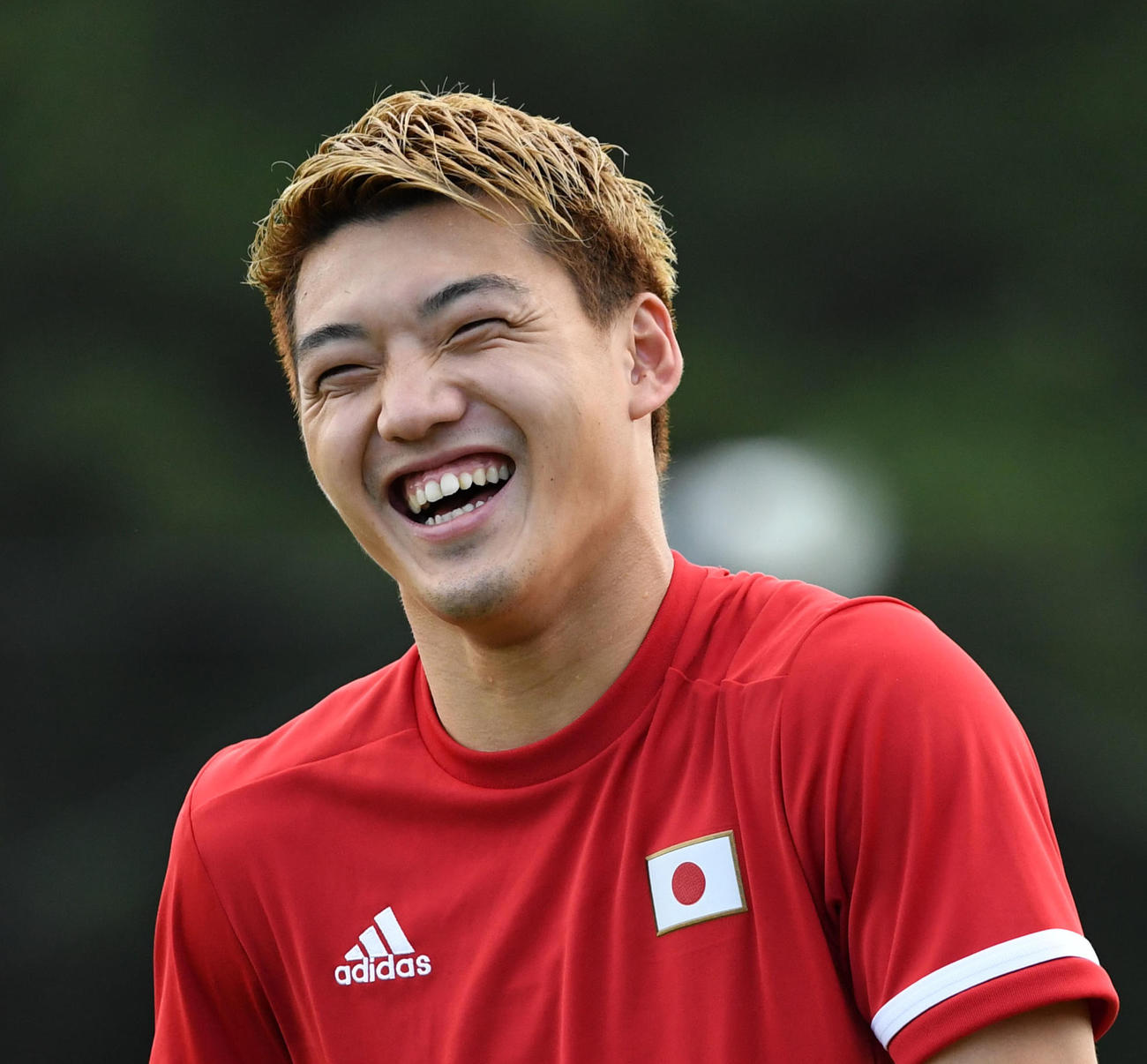 笑顔を見せる堂安（2021年7月30日撮影）