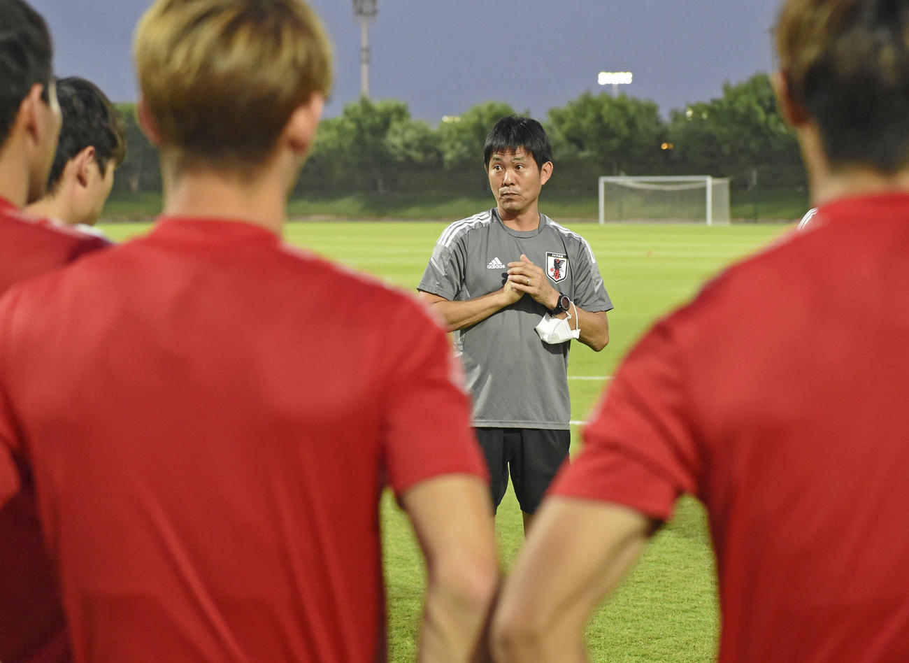 中国戦に向けた練習で、選手に声を掛ける森保監督（C）JFA＝2021年9月4日