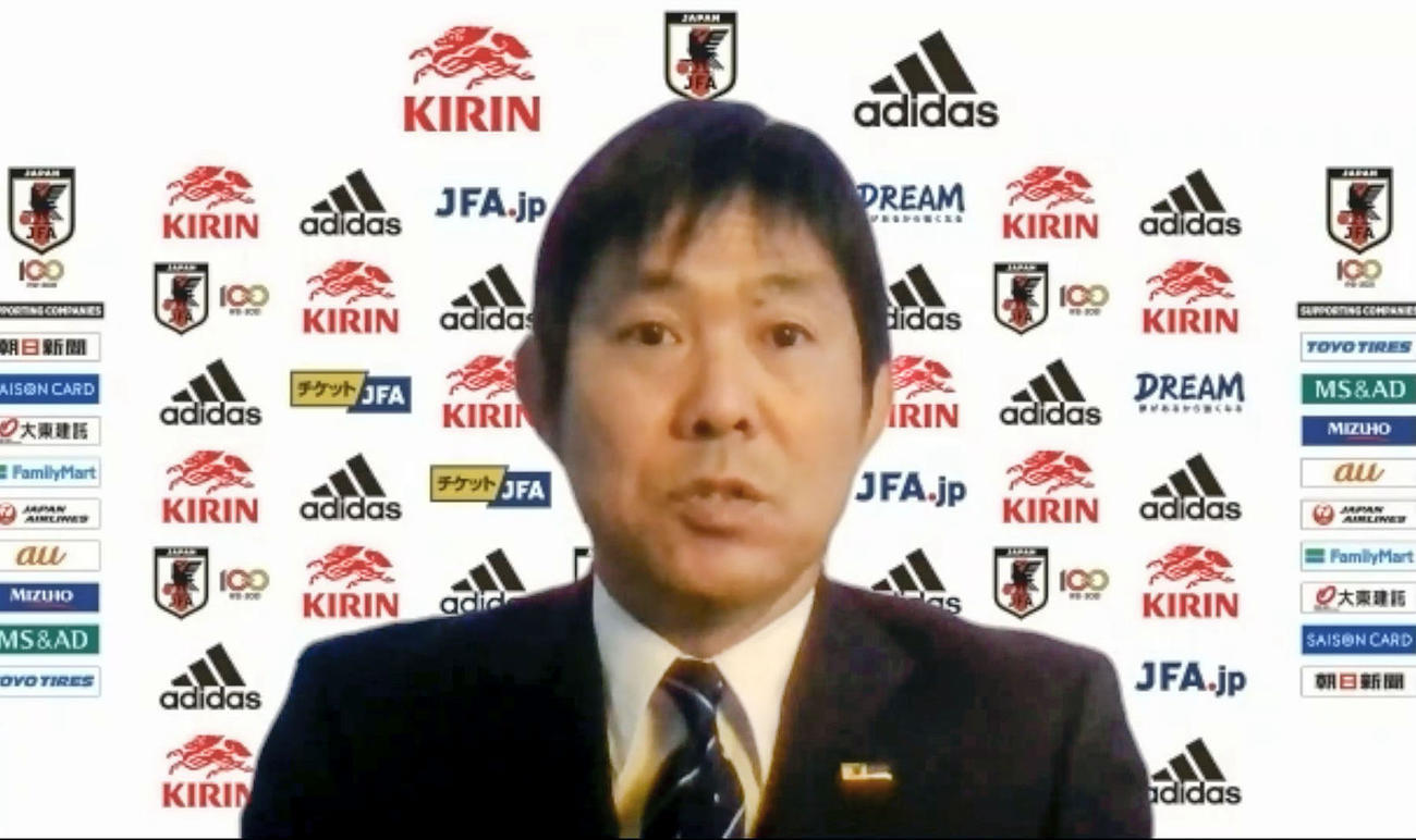 オンラインで記者会見する森保監督