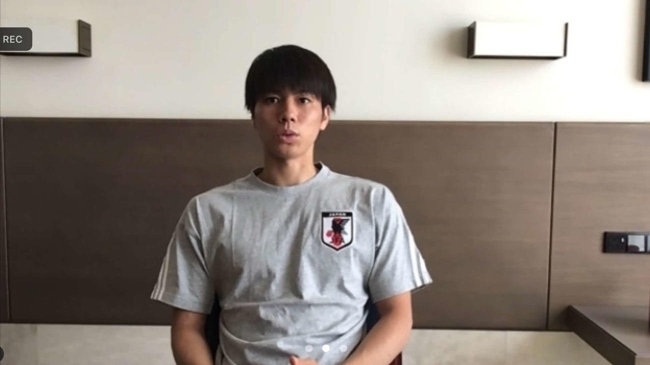 オンライン取材に応じるMF田中碧