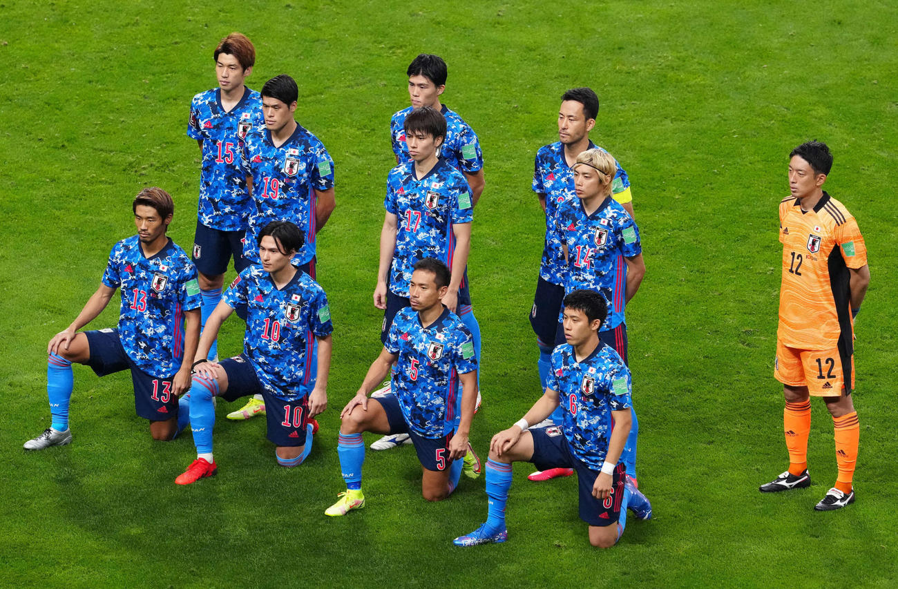 日本対オーストラリア　試合前、集合写真に納まる日本代表イレブン（撮影・江口和貴）