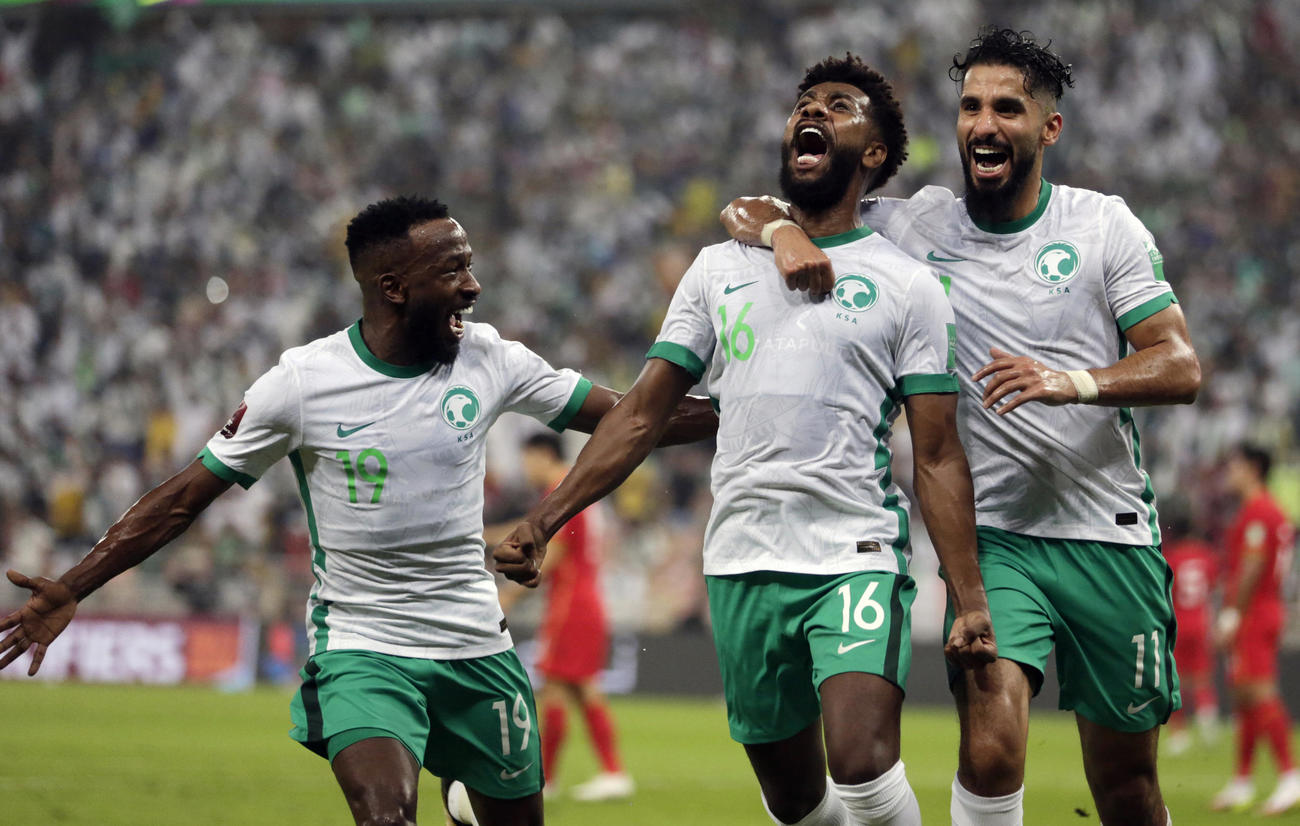 得点を喜ぶサウジアラビアの選手たち（AP）