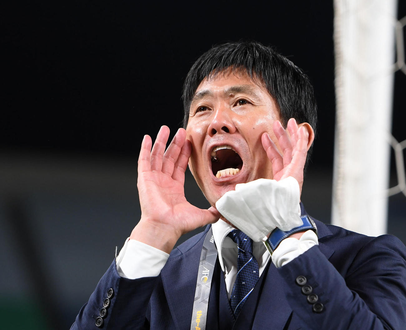 大声でサポーターに感謝の言葉を述べる森保監督（2021年10月12日撮影）