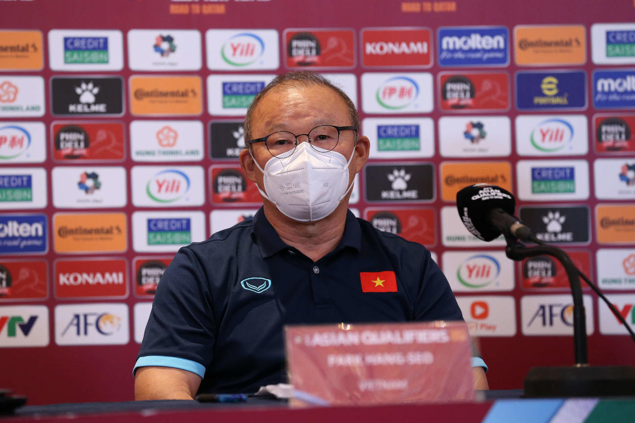 日本戦を前に記者会見するベトナムの朴恒緒監督＝ハノイ（C）JFA