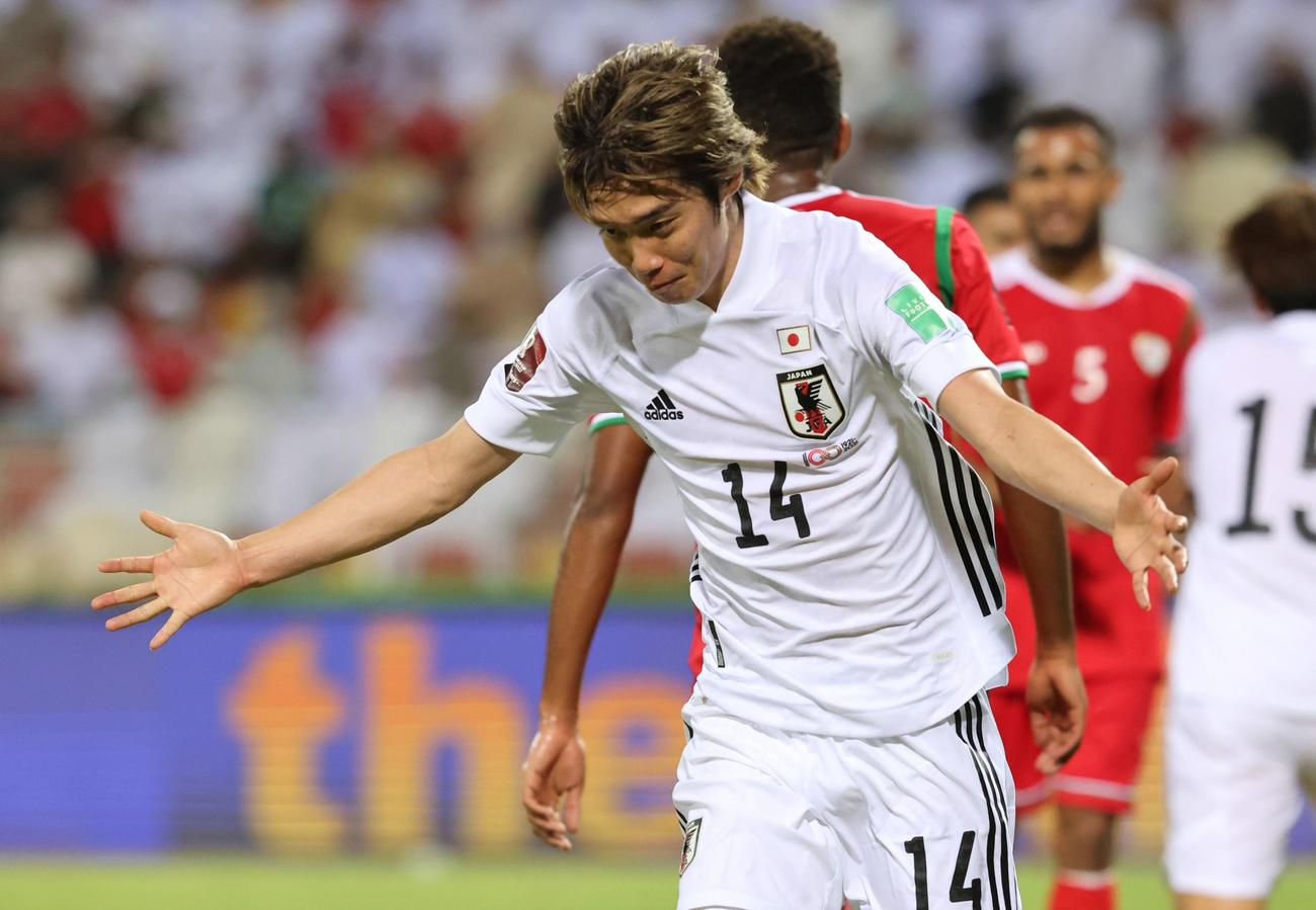 決勝ゴールを決めた伊東は手を広げて喜ぶ（ロイター）