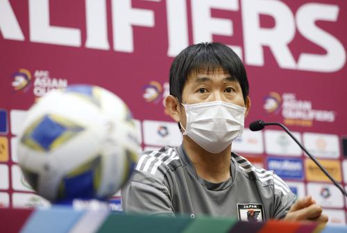 オマーン戦を前に記者会見する森保監督（共同）