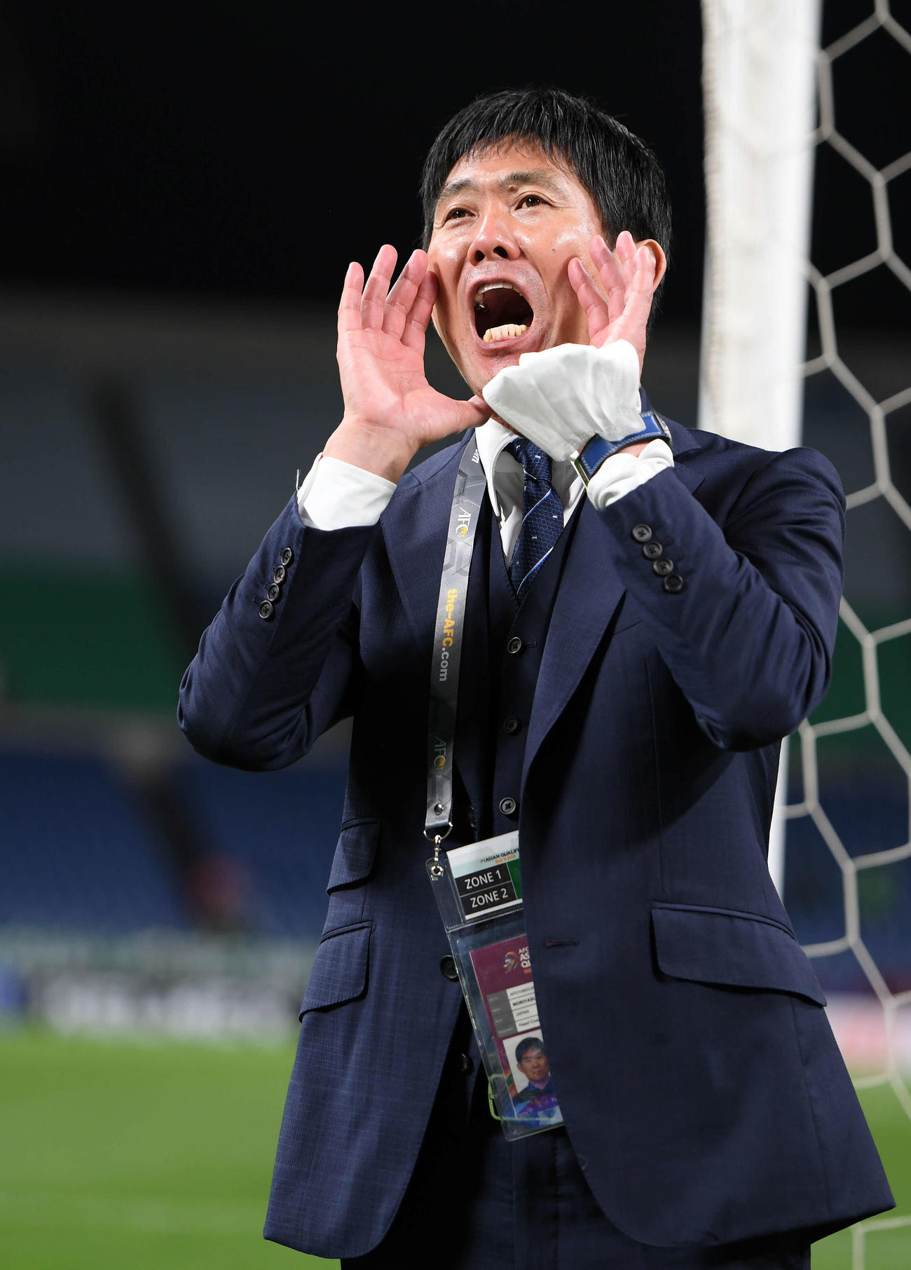 10月12日、オーストラリアに勝利し大声でサポーターに感謝の言葉を述べる森保監督（2021年10月12日撮影）