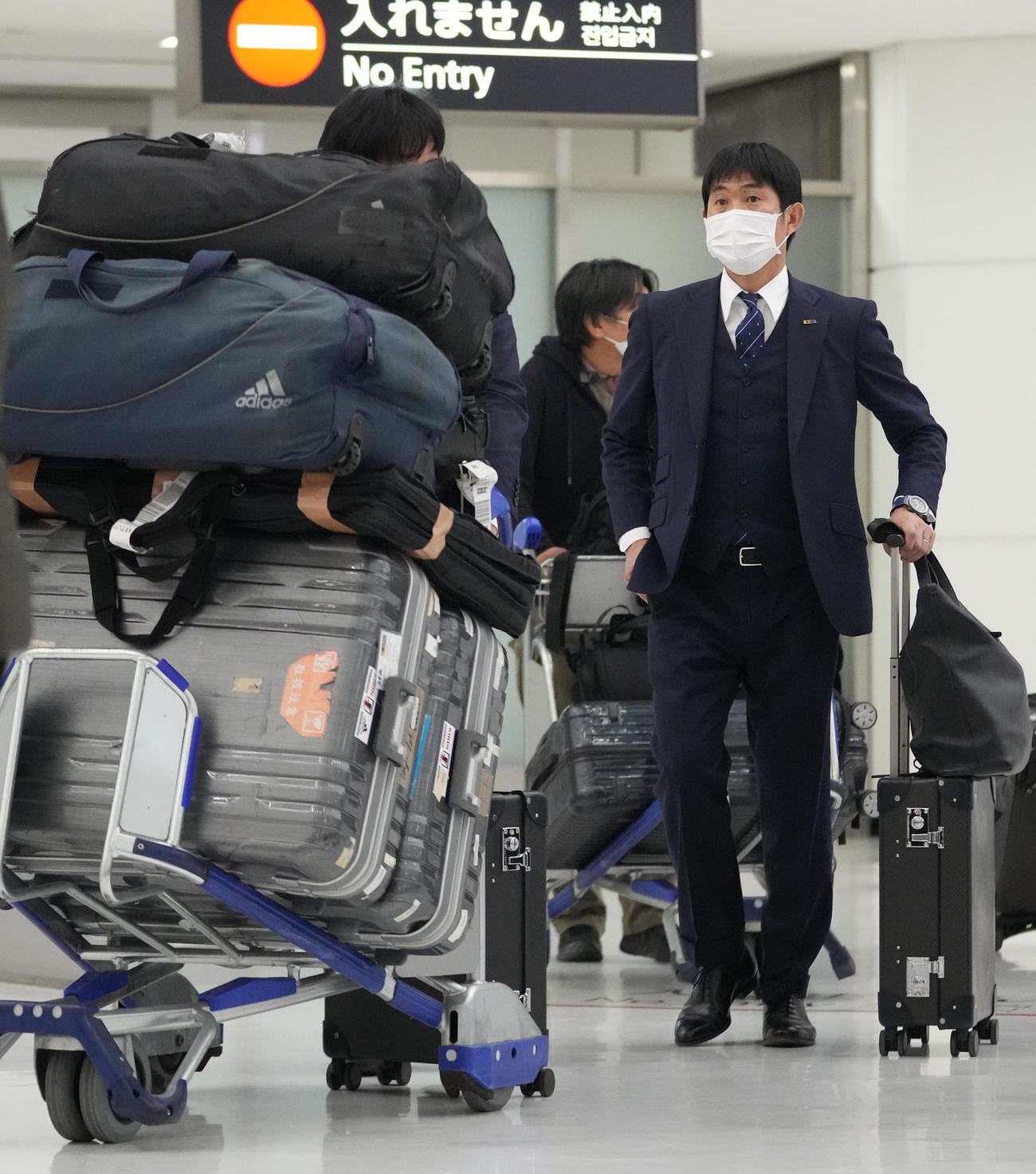 11月18日、オマーン戦を終えて帰国した日本代表森保監督