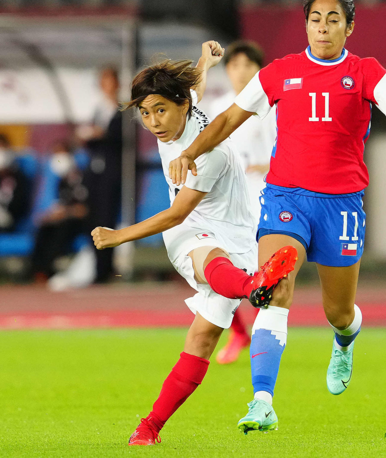 シュートを放つ日本女子代表岩渕真奈（21年7月27日撮影）