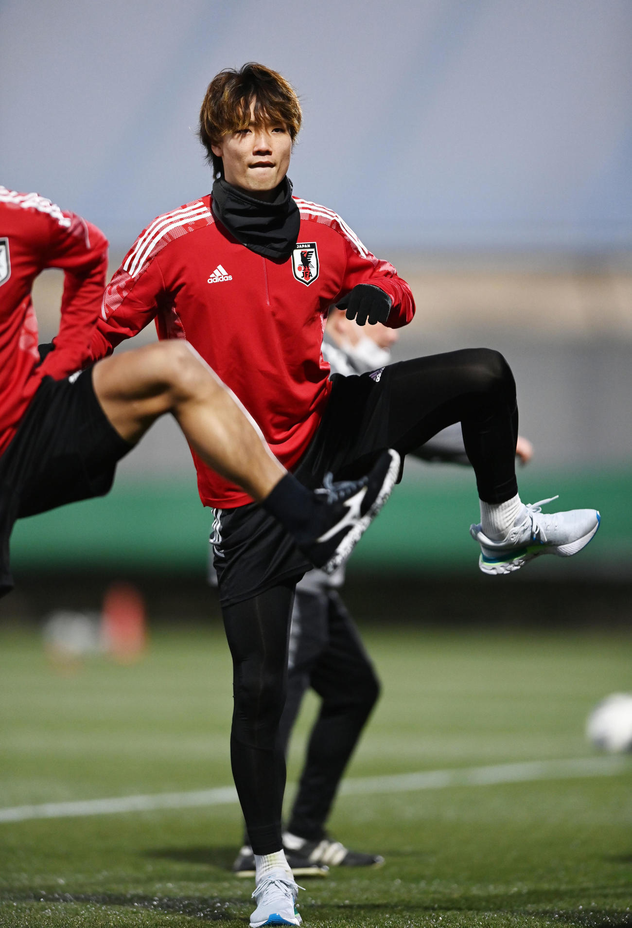 24日、トレーニングをする板倉（撮影・横山健太）