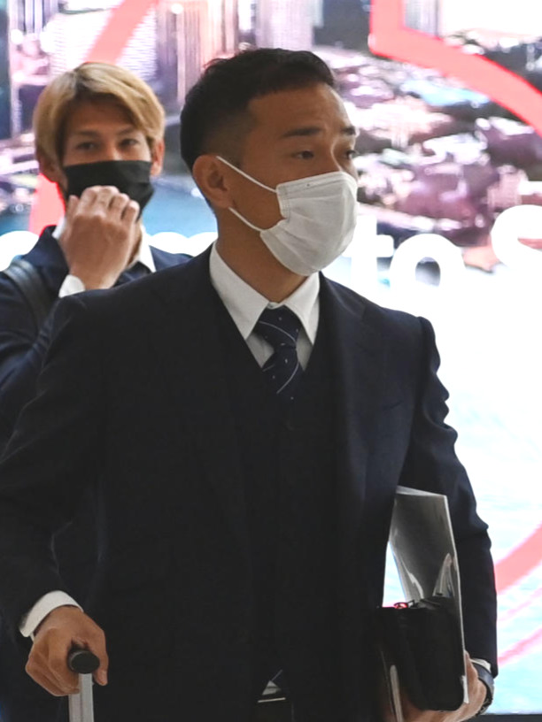 シドニー空港に到着した長友（撮影・横山健太）