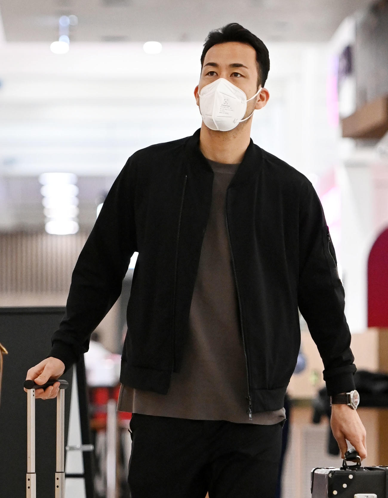 シドニー空港に到着した吉田（撮影・横山健太）