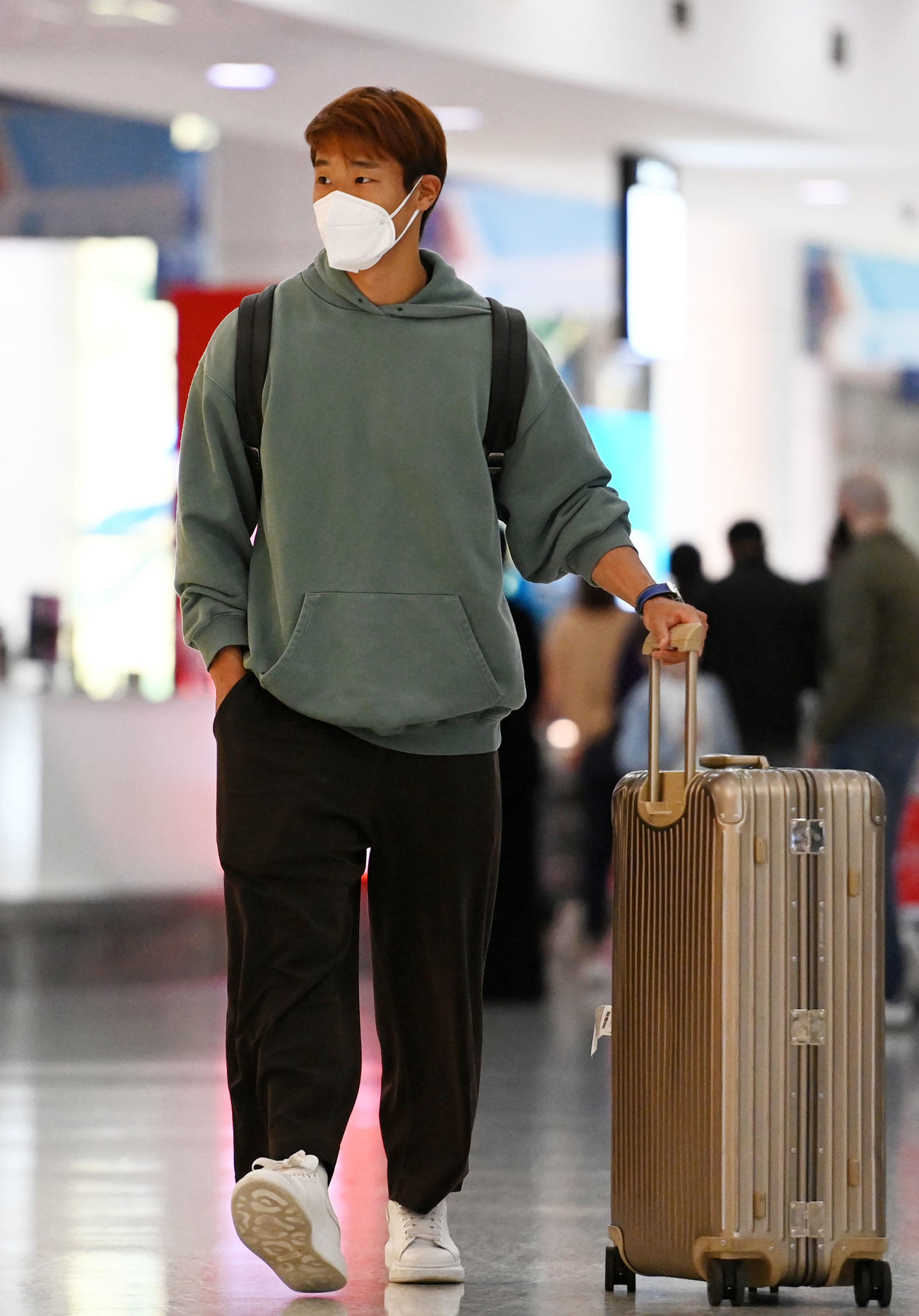 21日、シドニー空港に到着した守田（撮影・横山健太）