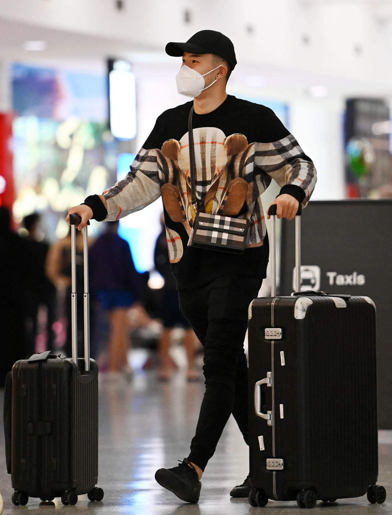 21日、シドニー空港に到着した中山（撮影・横山健太）