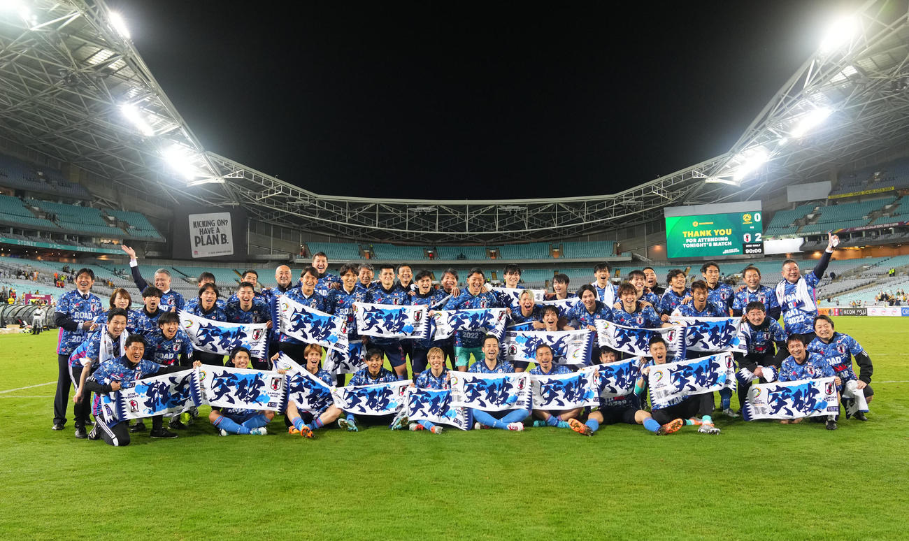 日本対オーストラリア　W杯出場を決め笑顔を見せる日本代表イレブン（撮影・横山健太）