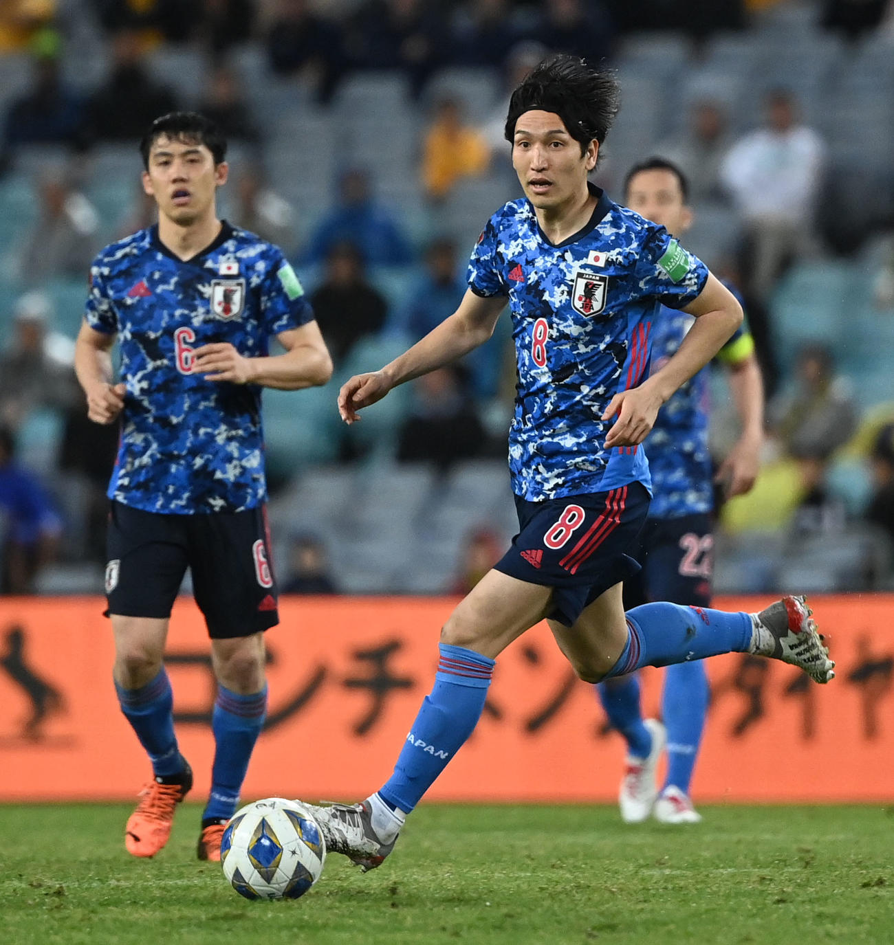 ドリブルする原口元気（2022年3月24日撮影）