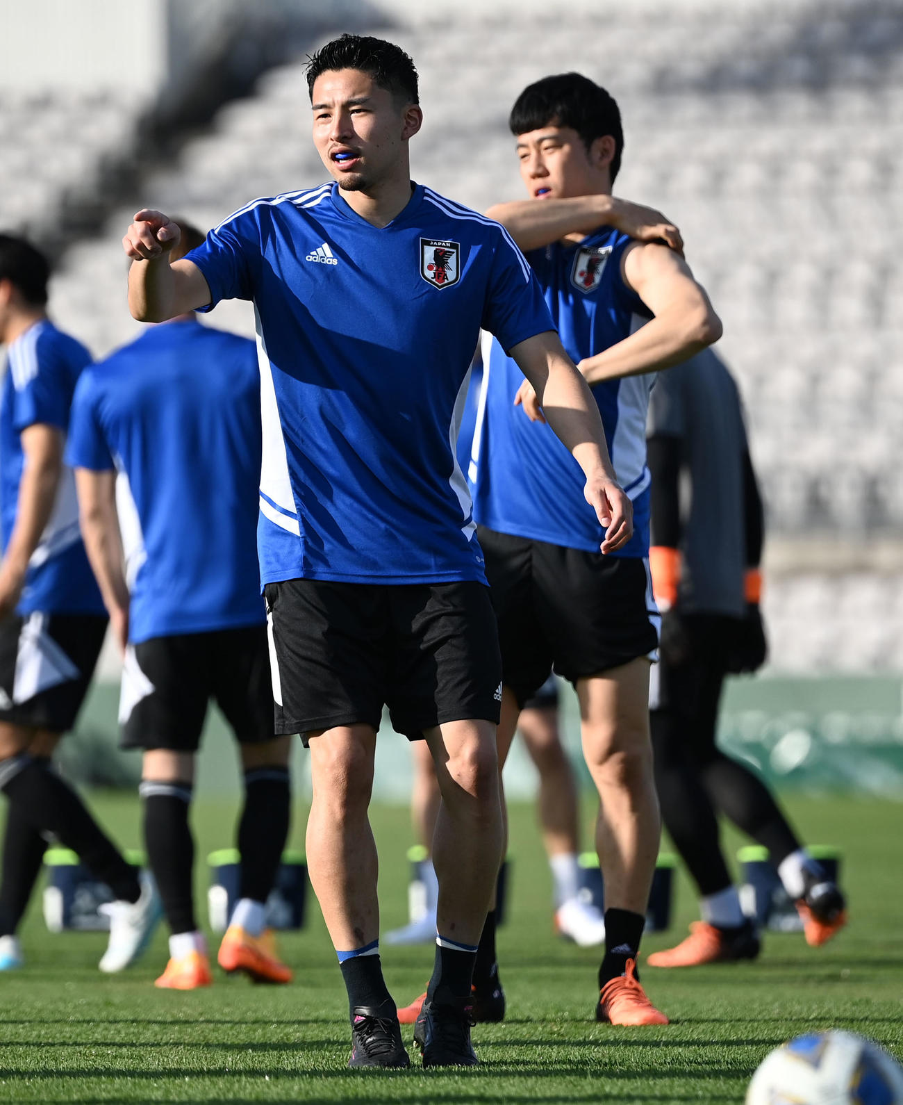 ボール回しをする中山雄太（2022年3月22日撮影）