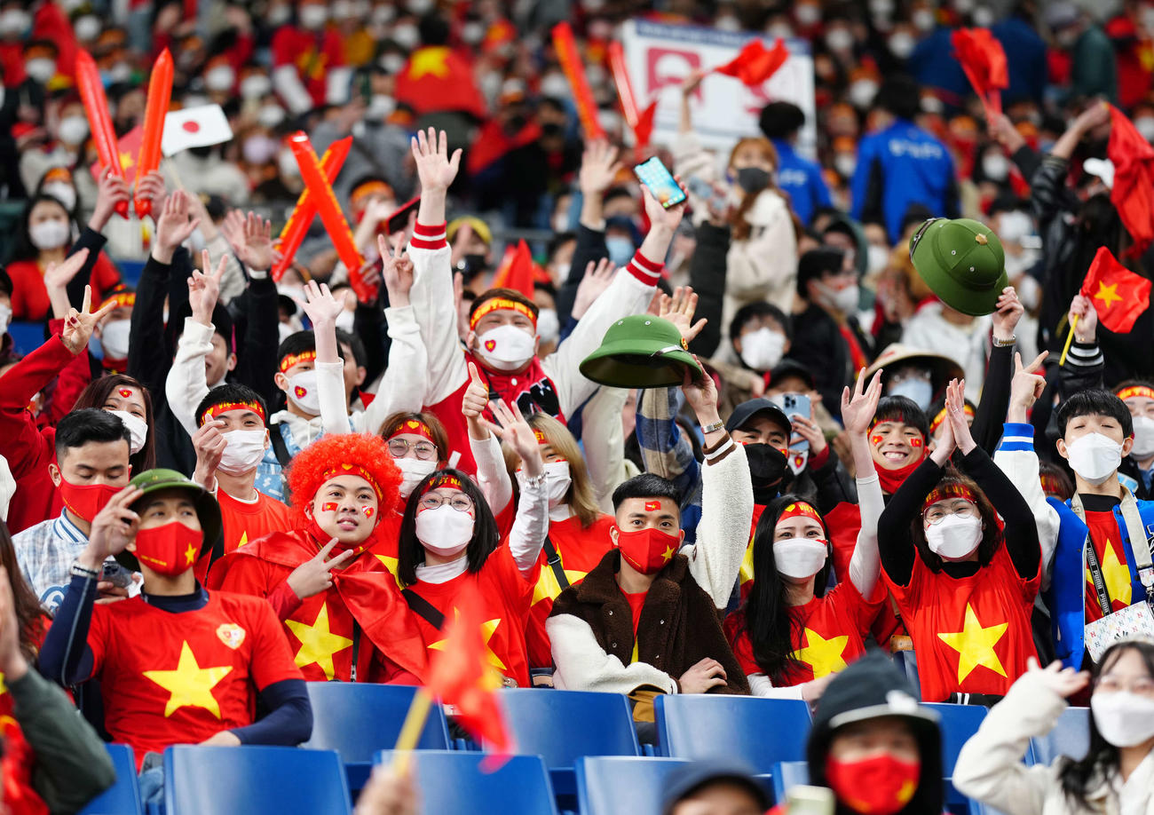 日本対ベトナム　試合前、応援するベトナムサポーター（撮影・江口和貴）