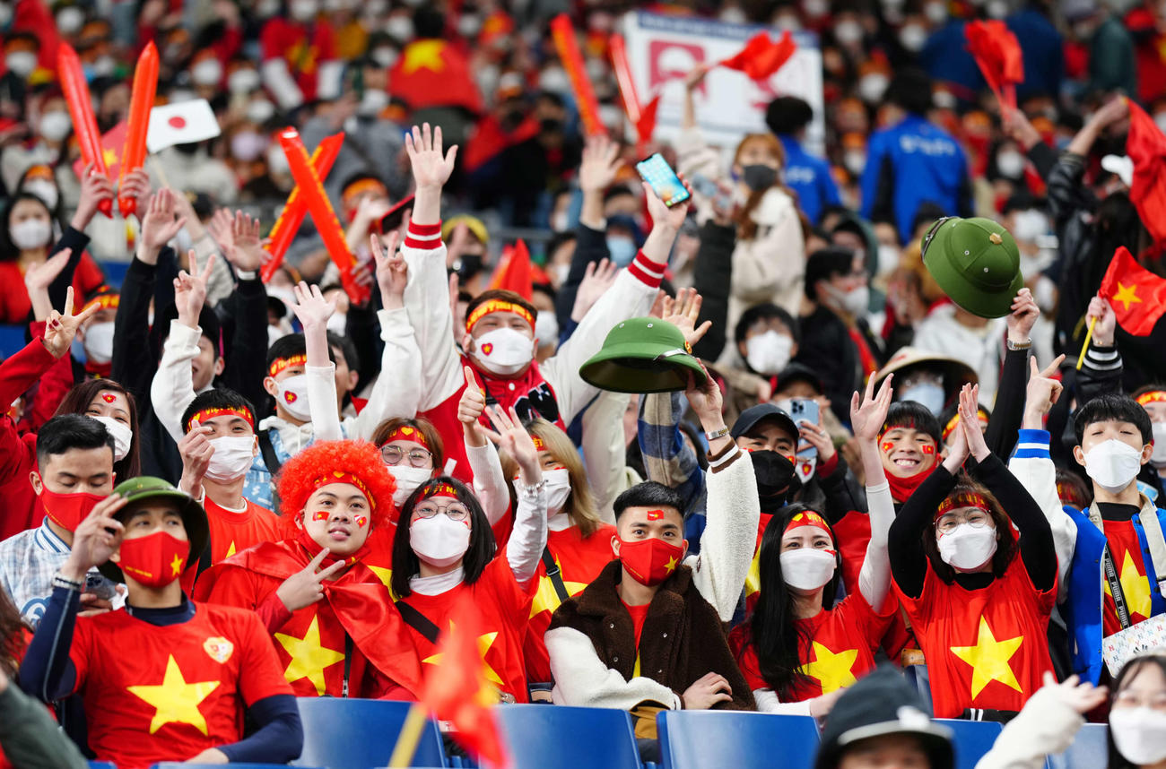 日本対ベトナム　試合前、応援するベトナムサポーター（撮影・江口和貴）