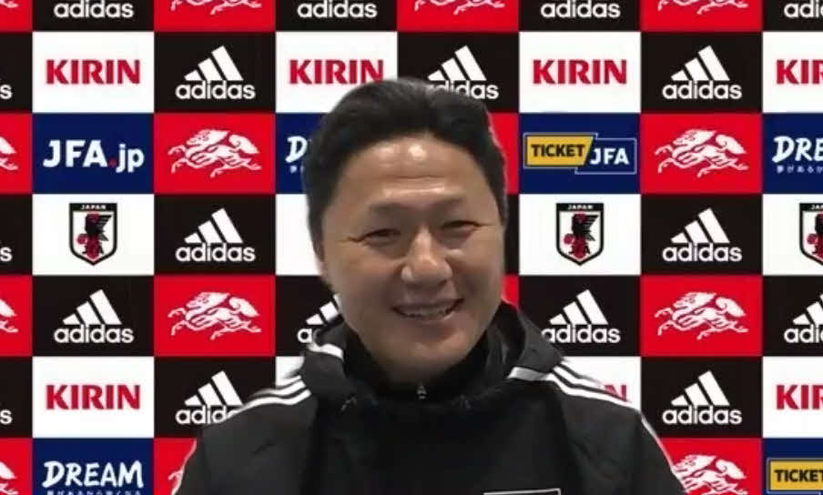 U－21日本代表候補合宿の練習後にオンライン取材に応じる大岩監督