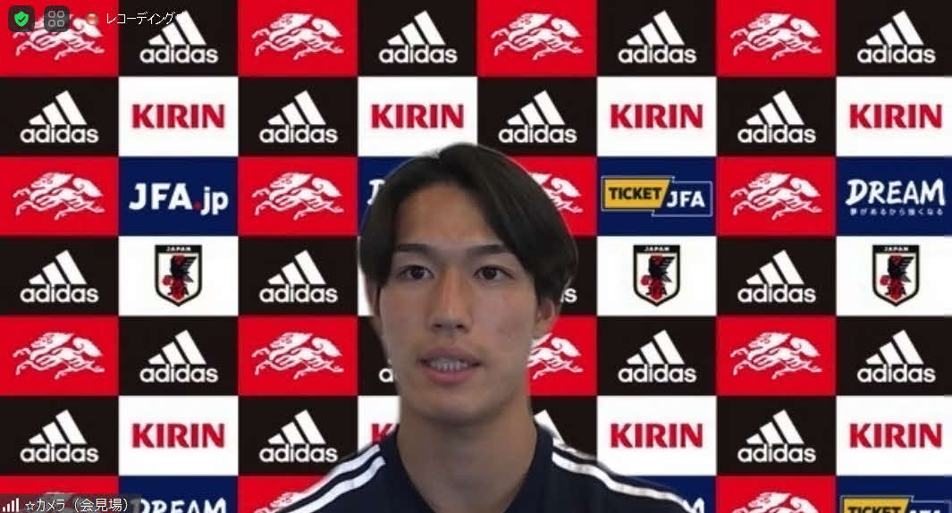 U21日本代表候補合宿の練習後にオンライン取材に応じる明大DF岡哲平
