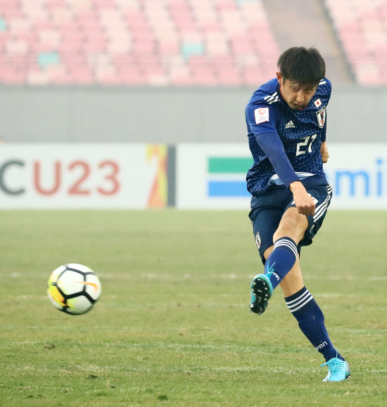 U－23アジア選手権　北朝鮮戦でシュートを放つ伊藤洋輝（18年1月16日撮影）