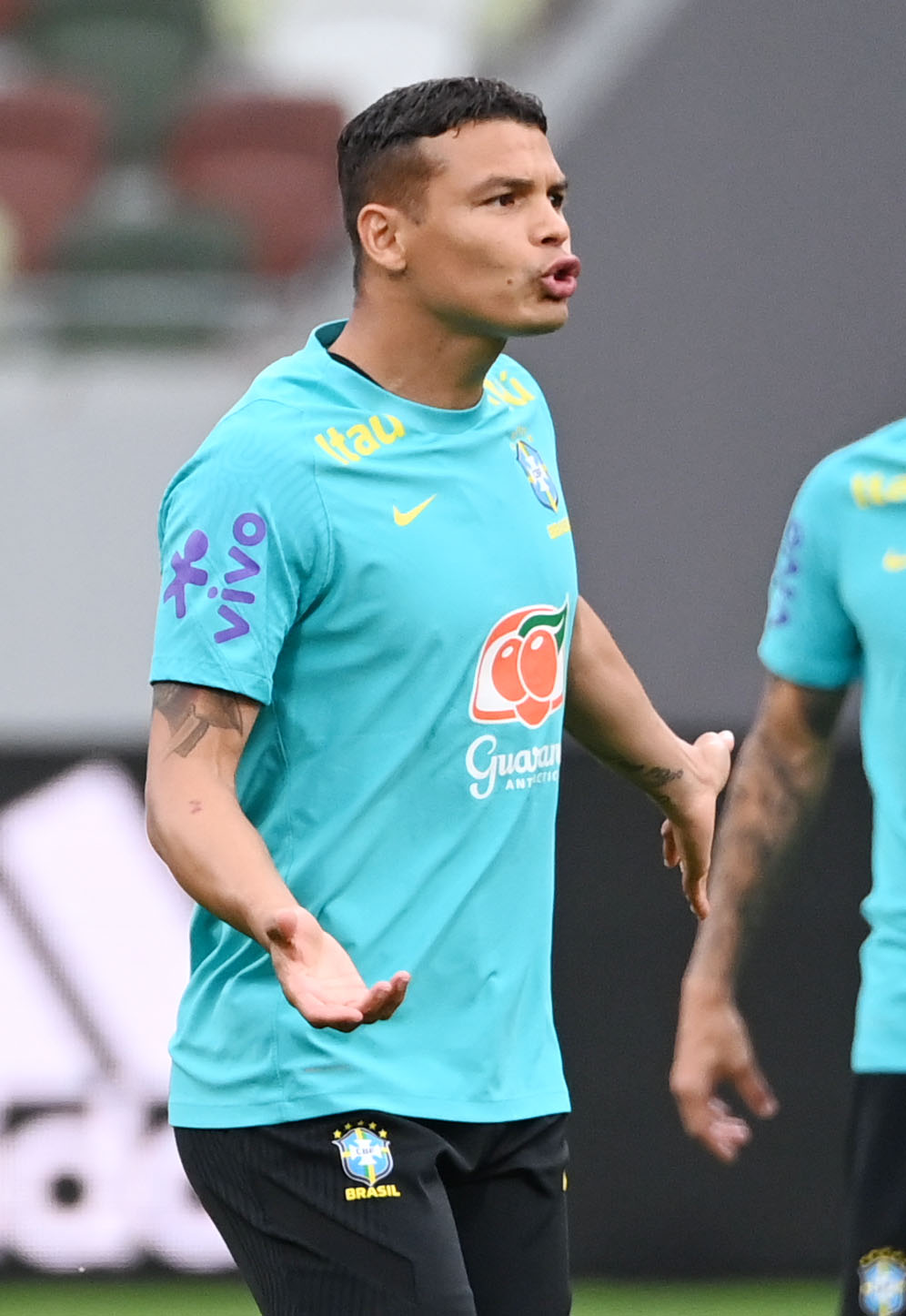 ボール回しをするブラジル代表のチアゴシウバ（撮影・横山健太）