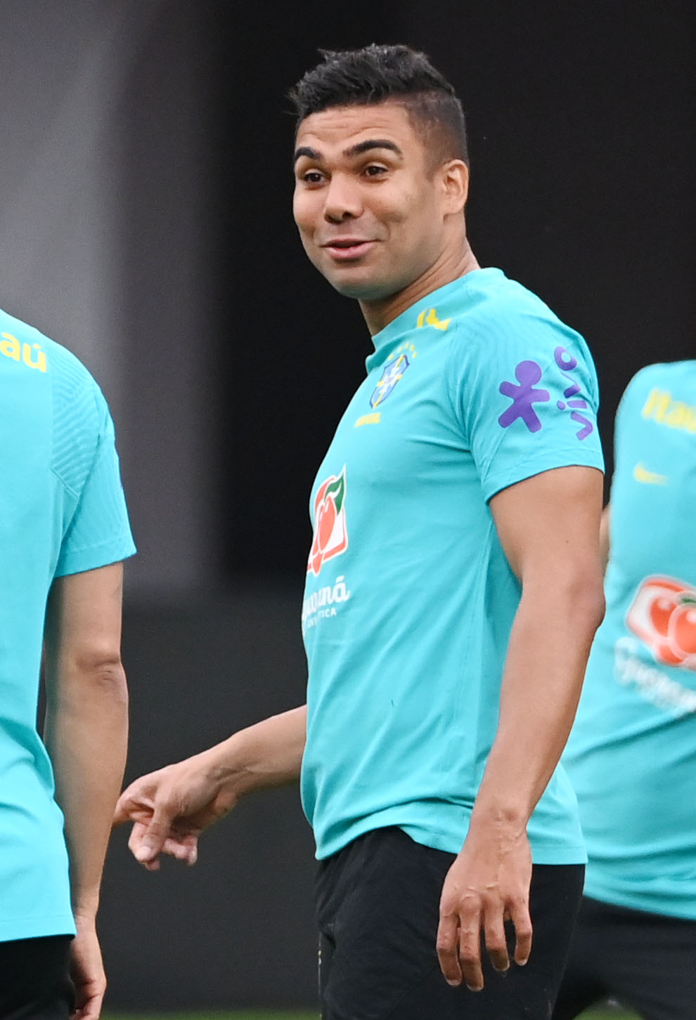 ボール回しをするブラジル代表のカゼミロ（撮影・横山健太）