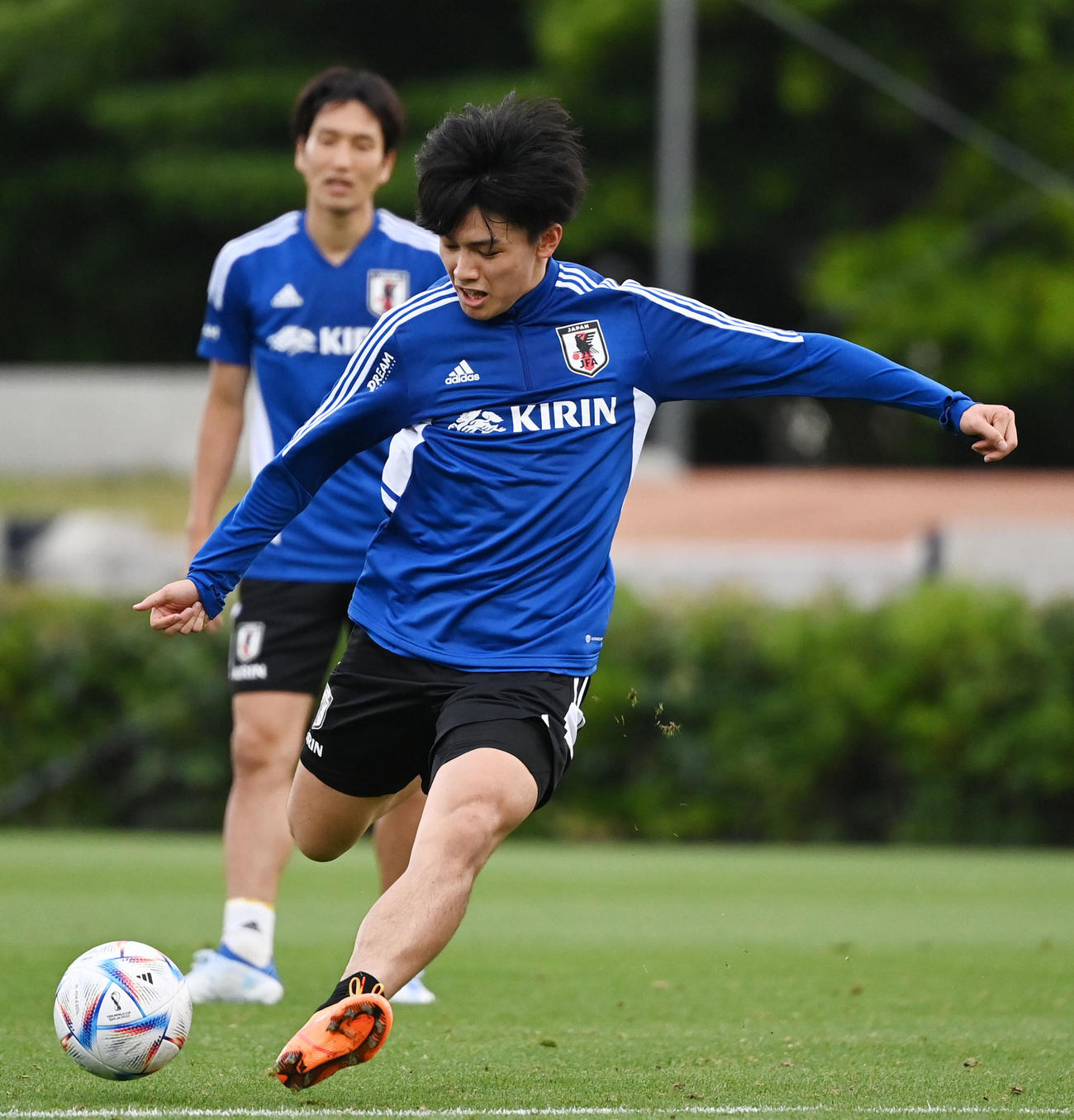8日、シュート練習をする上田（撮影・横山健太）