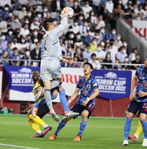 日本対ガーナ 相手FKをセーブするGK川島(撮影・加藤哉)