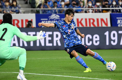 日本代表】「やーまーねー」山根視来“なぜそこに山根”先制ゴール