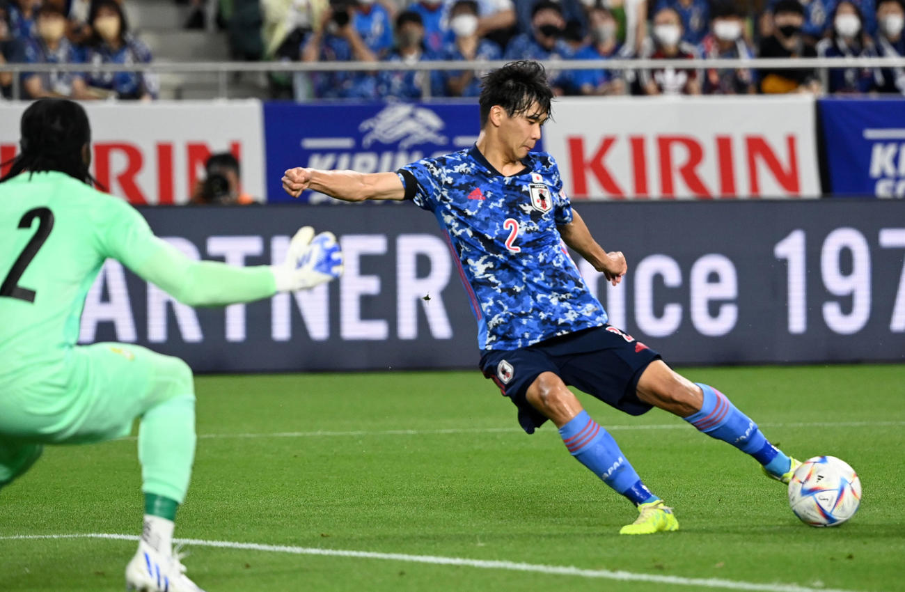 日本対ガーナ　前半、ゴールを決める山根（撮影・横山健太）