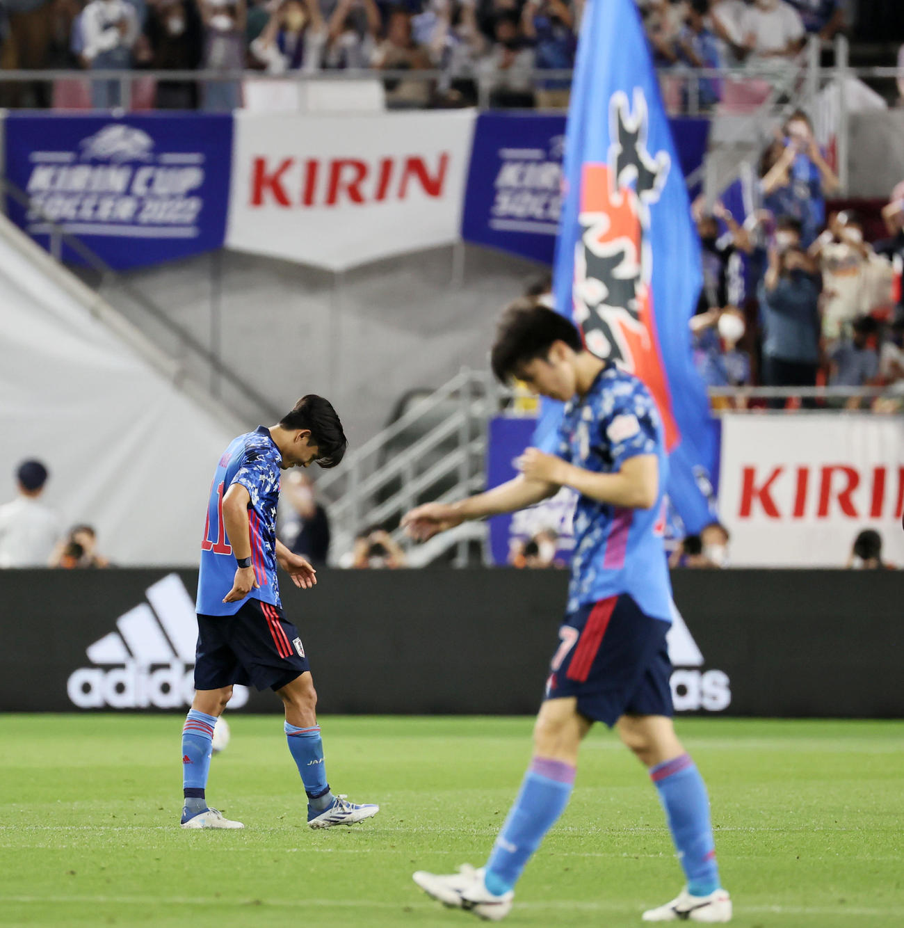 日本対ガーナ　試合終了の笛を聞く久保（撮影・加藤哉）