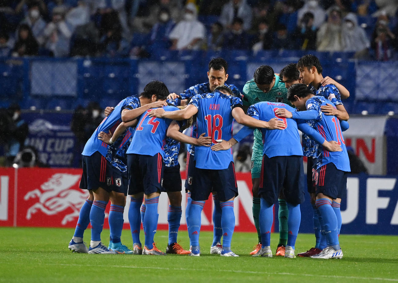 日本対チュニジア　試合前、円陣を組む日本代表イレブン（撮影・横山健太）
