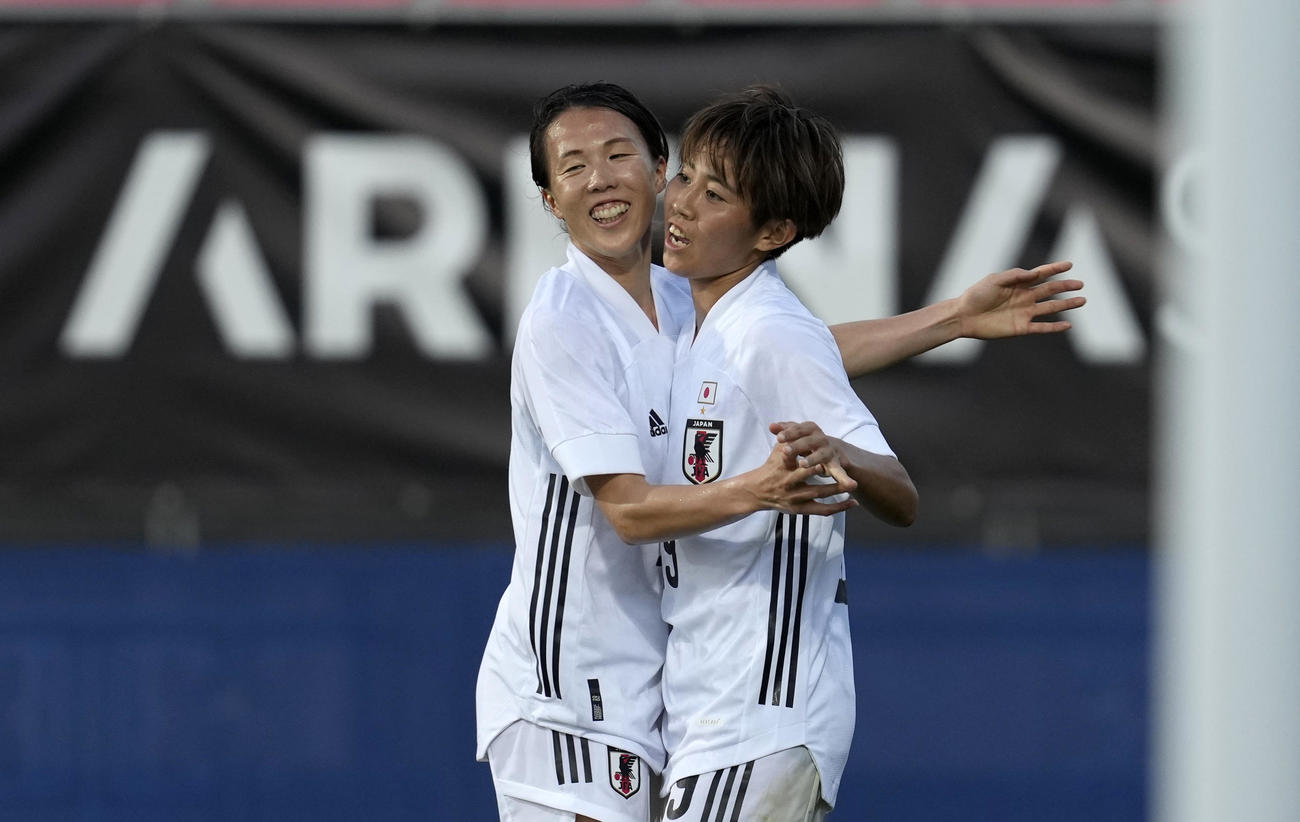 先制ゴールを決めたFW植木理子（右）（AP）
