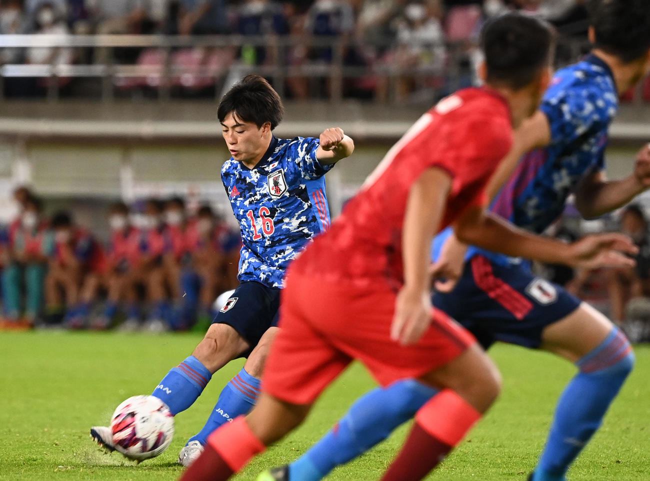 日本対香港　前半、FKからゴールを決める相馬（撮影・横山健太）