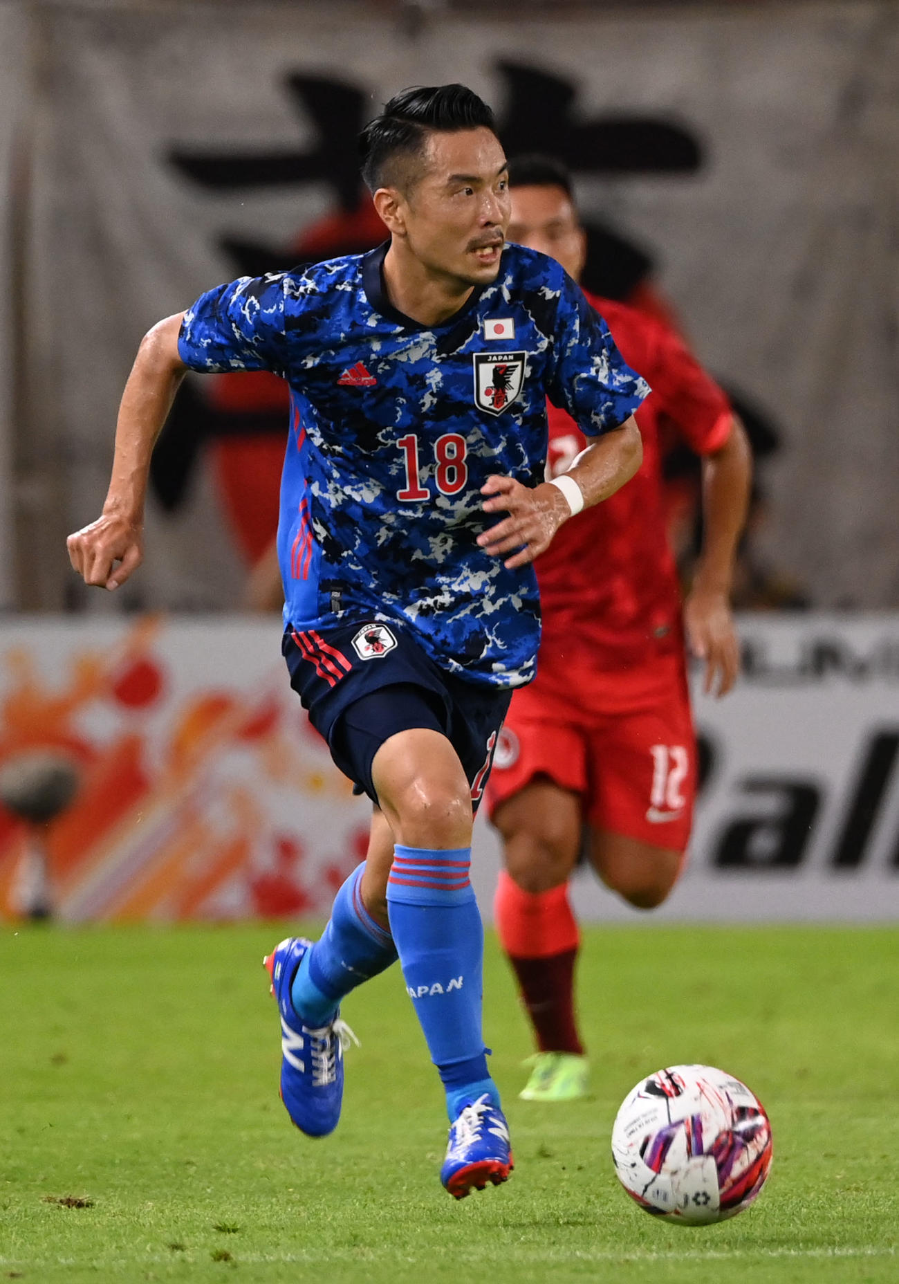 日本対香港　前半、ドリブルする水沼（撮影・横山健太）
