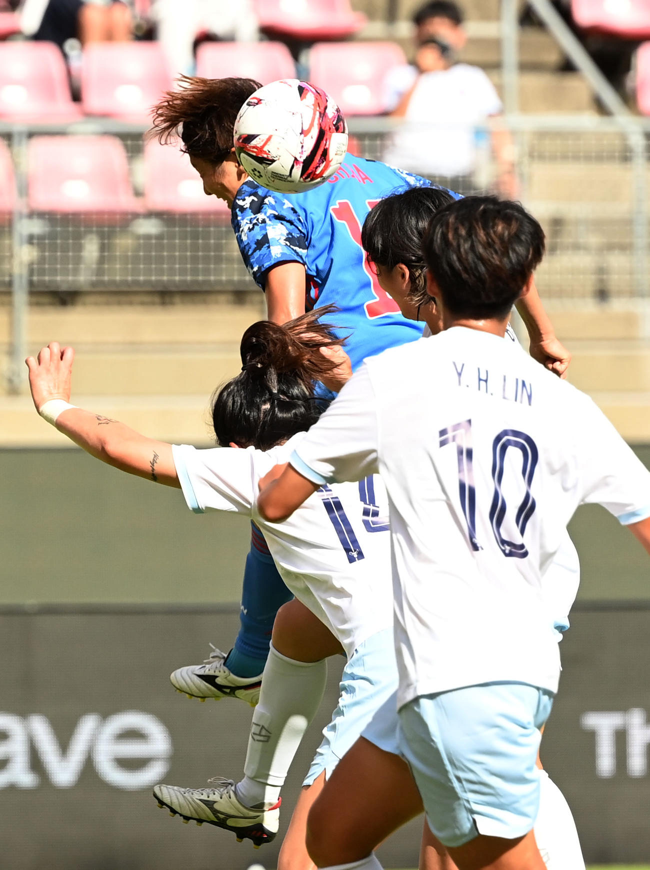 日本対台湾　前半、ゴールを決める千葉（撮影・横山健太）