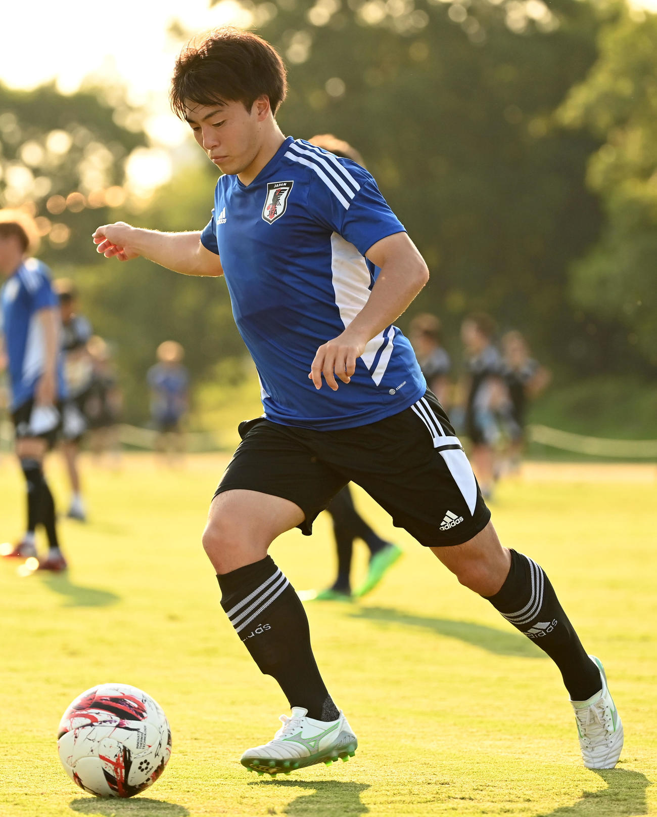 パス練習をする相馬（撮影・横山健太）