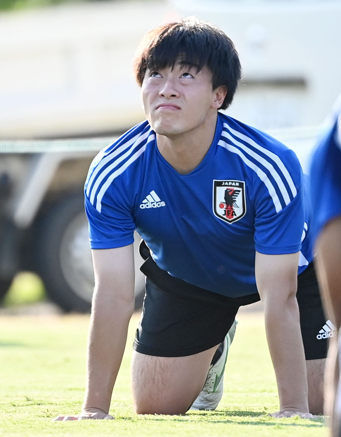 ストレッチをする相馬（撮影・横山健太）