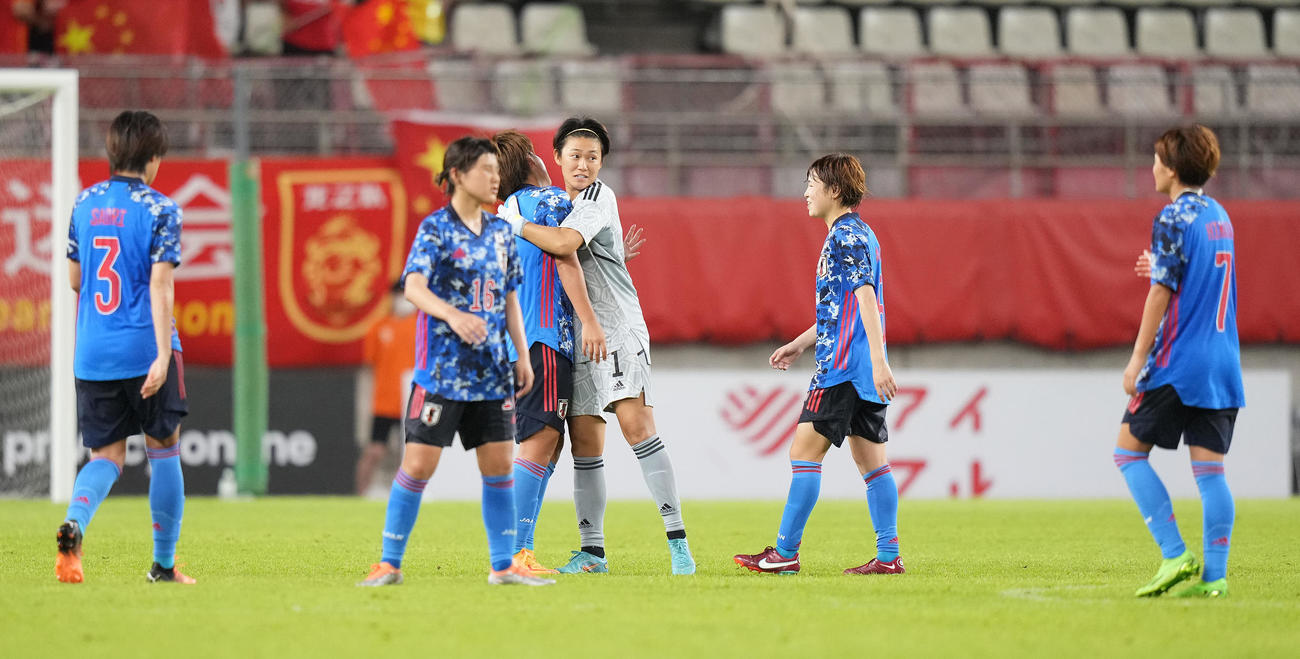 日本対中国　中国と引き分け優勝を決め、喜ぶなでしこジャパン（撮影・鈴木みどり）