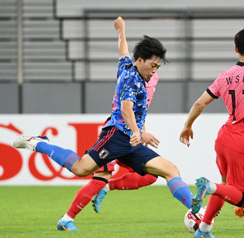 日本対韓国　前半、シュートを放つ相馬（撮影・横山健太）